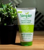 Simple Kind to Skin Moisturizing Facial Wash - Image 4