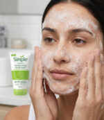 Simple Kind to Skin Moisturizing Facial Wash - Image 2