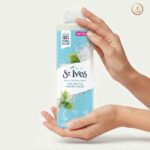 St. Ives Exfoliating Body Wash - Sea Salt & Pacific Kelp 650 ml - Image 2