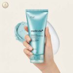 Medicube Azelaic Acid Capsule Cleansing Foam Cleanser (120g) - Image 2