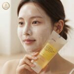 iUNIK Calendula Balancing Foam Gel Cleanser 150ml - Image 4