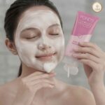 Pond's Flawless Radiance Even Tone Facial Foam 100gm - Image 3